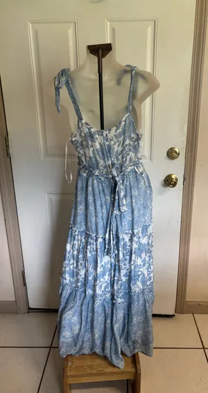 Large Jr Trixxi blue/white Floral tie shoulder tiered sleeveless Maxi Dress. thumbnail 2