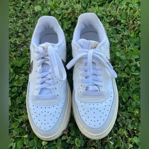 Nike Women's Court Vision Alta 'White/Leopard' Print Platform Sneakers Size 7.5 thumbnail 2