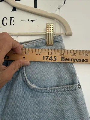 Zara Cropped Mid Waist Relaxes Fit Wide Leg Barrel thumbnail 3
