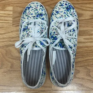 🦋4/$25 Floral Shoes Size 8 Medium thumbnail 3