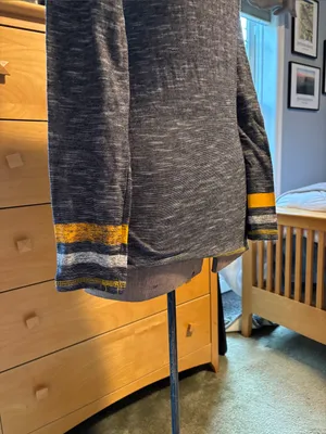 Boston Bruins Majestic V-Neck Gray & Gold Long-Sleeve Hockey Shirt thumbnail 5