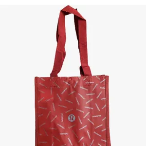 Lululemon reusable shopping bag.
Button closure. thumbnail 2