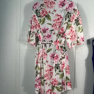 Show Me Your Mumu Floral Short Sleeve Brie Robe Size Small EUC thumbnail 6