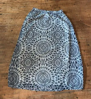 Gap blue and white beachy vacationcore XS elastic waist maxi skirt thumbnail 1