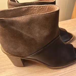 Elegant Dark Brown leather suede Peep-Toe Heeled Boots thumbnail 4
