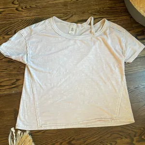 We the Free vintagey pale pink t-shirt sz small thumbnail 1