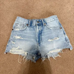 Zara High Rise Light Wash Jean Shorts Size Women’s 0 thumbnail 1