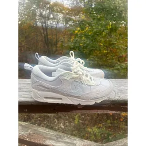 Nike Air Max 90 Futura Sneaker Women's Sz 9.5 Gray FJ4558-025 thumbnail 2