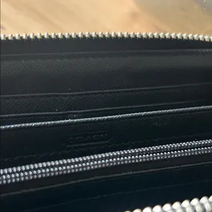 Coach Signature Embossed Black Patent Leather Accordion Zip Wallet thumbnail 7