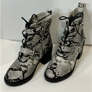 Shoedazzle Adrianna Shoes Block Heel Bootie Black White Faux‎ Snakeskin Size 6 thumbnail 1