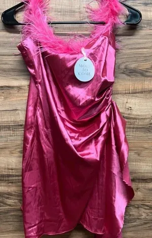 Nwt- More To Come Cierra Strapless Hot Pink Dress M thumbnail 1