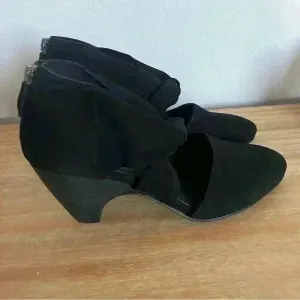 EILEEN FISHER Mary Knotted Black Suede Cutout Kitten Heel Pumps‎ - US 7.5 thumbnail 2