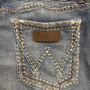 Wrangler Cowgirl Bootcut Women's Jeans Size 32 Blue Denim Thick Stitch FLAWS thumbnail 3