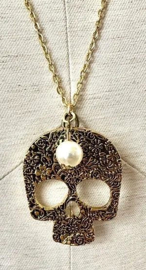 Gold tone skull faux pearl pendant necklace thumbnail 1