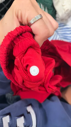 Red Lululemon Hotty Hot 2.5" Shorts thumbnail 5