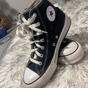 Converse High-Top Sneakers – Kids Size 5 (Fits Women’s 7) ✨ thumbnail 5
