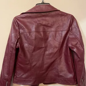 Maroon Leather Jacket Like New Absolutely Gorgeous Front Open With Zipper thumbnail 3