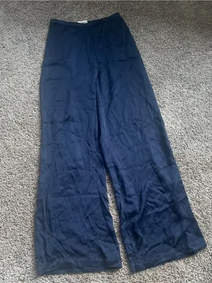 Rue Sophie Flowing Satin Wide-Leg Pants in Navy thumbnail 2