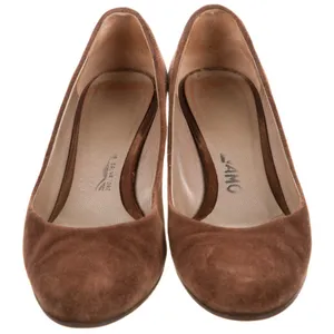 Salvatore Ferragamo Brown Suede Round Toe Kitten Heel Pumps thumbnail 3