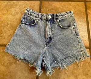 Zara Women Light Blue Distressed Cut Off Denim Shorts Size 2 thumbnail 1