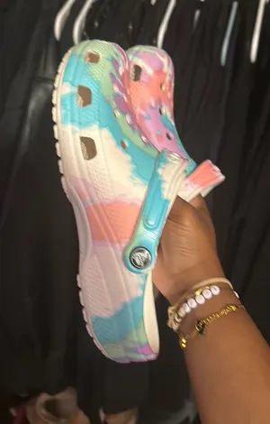 Crocs thumbnail 1