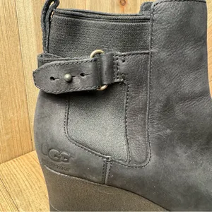 UGG Black Leather Indra Wedge Ankle Booties Shearling‎ Lining Rubber Sole sz 5.5 thumbnail 2