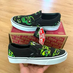 Vans Classic Slip-On 'Eyes In The Dark' Women 8.0 US thumbnail 6