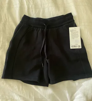 Lululemon Scuba Shorts High-Rise 5" thumbnail 1