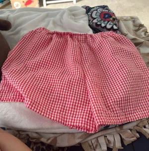 SheIn Red and white patterned shorts thumbnail 1