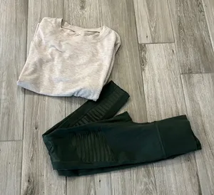 Alo yoga set thumbnail 2