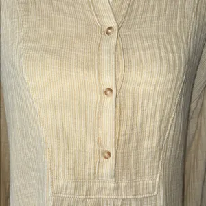 Anthropologie Beige Textured Button-Down Shirt size L thumbnail 4