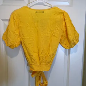 Abercrombie fetch NWT top blouse in yellow thumbnail 5