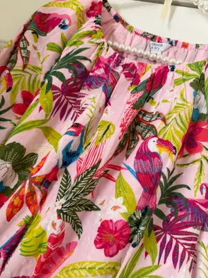 Crown & Ivy Pink Tropical Cropped Balloon Top thumbnail 2