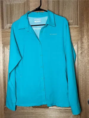 Columbia Women's Turquoise Button-Up shirt size L thumbnail 1