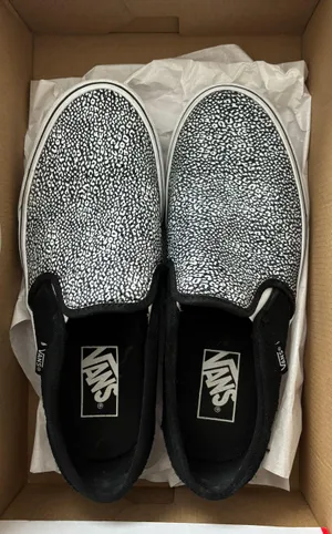 Size 8 thumbnail 1