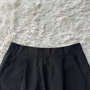 Athleta Textured Brooklyn Shorts Black Size 8 Athletic thumbnail 2