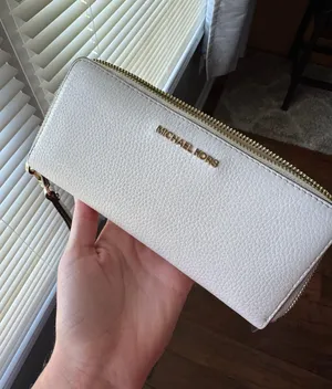 Michael Kors Wallets thumbnail 1