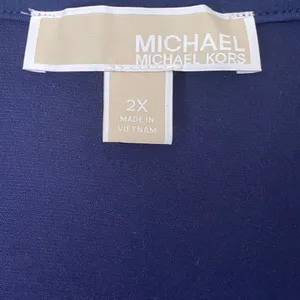 Michael Kors Blouse with elegant balloon sleeves elegant design on the neck thumbnail 3
