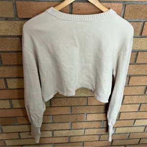 Zara Cropped Long Sleeve Knit Crew Scoop Neck Sweater Cream Size Medium thumbnail 4