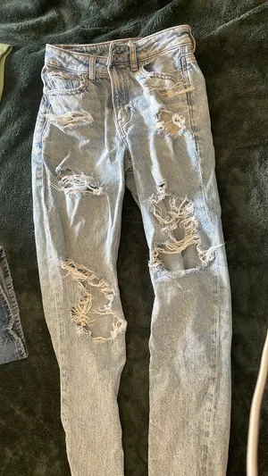 American Eagle Jeans Ripped Short thumbnail 1