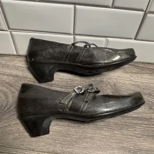 Naot Metallic Pewter Leather Double Strap Mary Jane Rhinestone Buckle Heels 38 7 thumbnail 4