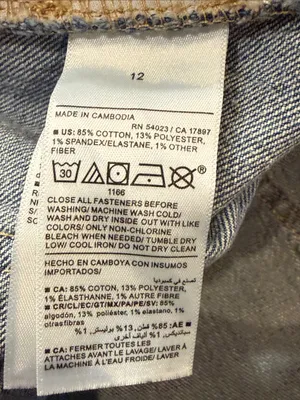 Old navy mid-rise wow boyfriend jeans size 12 . thumbnail 3