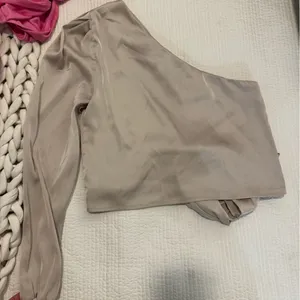 Supper down one shoulder silver blouse thumbnail 3