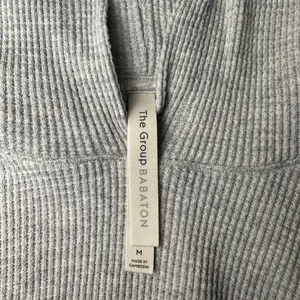 Aritzia The Group Babaton Waffle Knit Cropped Hoodie M Neutral Gray thumbnail 7