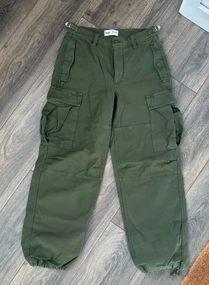 Artizia TNA green cargo pants • Size 4 thumbnail 1
