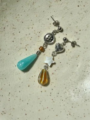 Handmade y2k funky fairy assymmetric dangle earrings🌟🧡 thumbnail 6