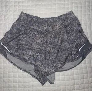 Lululemon Shorts Hotty Hot 2.5" thumbnail 1