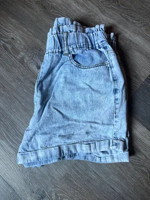 TGLA Woman’s M Lightweight Light Wash Paperbag Waist Cuffed Hem Denim Shorts thumbnail 4