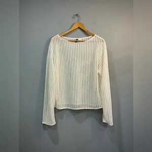 Cream H&M Ribbed Knit Sweater Size M EUC thumbnail 3