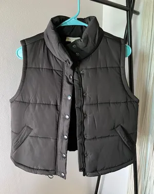 LA Hearts black puffer vest thumbnail 1
